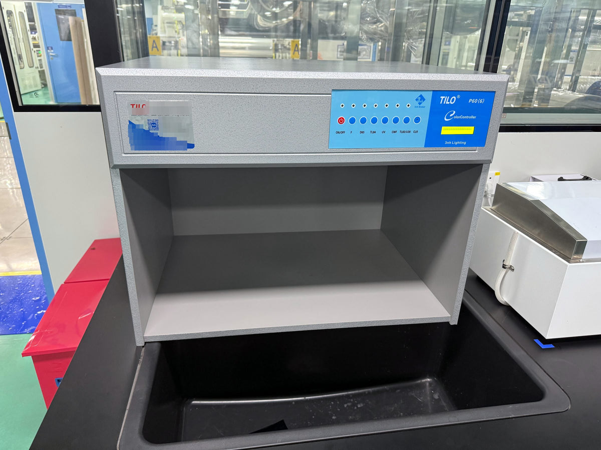 Color matching light booth for batch color control